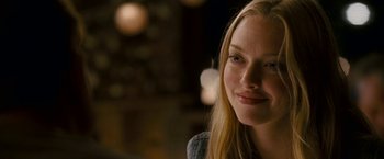 Movie still from “Dear John” (2010), directed by Lasse Hallström – A person with long blonde hair; Close Up shot, Over the shoulder angle