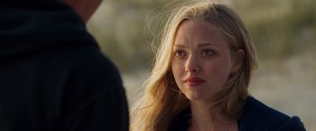Movie still from “Dear John” (2010), directed by Lasse Hallström – A person with long blonde hair; Close Up shot, Over the shoulder angle