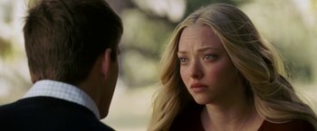 Movie still from “Dear John” (2010), directed by Lasse Hallström – A woman is looking at a man in front of a tree; Close Up shot, Over the shoulder angle