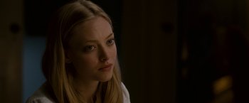 Movie still from “Dear John” (2010), directed by Lasse Hallström – A person with long blonde hair; Close Up shot, Over the shoulder angle