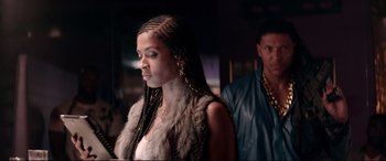Movie still from “Debt Collectors” (2020), directed by Jesse V. Johnson – A woman with long braids standing next to a man; Close Up shot, Over the shoulder angle