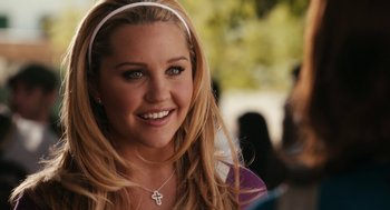 Movie still from “Easy A” (2010), directed by Will Gluck – A person with long blonde hair; Close Up shot, Over the shoulder angle