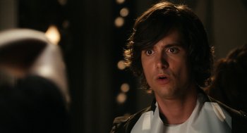 Movie still from “Easy A” (2010), directed by Will Gluck – A person wearing a white t shirt; Close Up shot, Over the shoulder angle