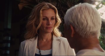 Movie still from “Eat Pray Love” (2010), directed by Ryan Murphy – A woman in a white jacket talking to a man in a white jacket; Close Up shot, Over the shoulder angle