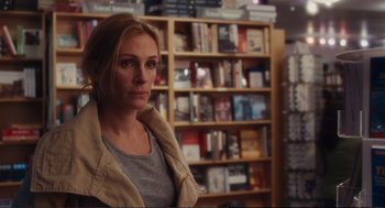 Movie still from “Eat Pray Love” (2010), directed by Ryan Murphy – A woman is standing in front of a bookcase; Close Up shot, Over the shoulder angle