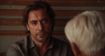 Movie still from “Eat Pray Love” (2010), directed by Ryan Murphy – A person looking at another person in a mirror; Close Up shot, Over the shoulder angle