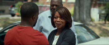 Movie still from “Fatherhood” (2021), directed by Paul Weitz – A woman in a black jacket is standing next to a man in a red shirt; Close Up shot, Over the shoulder angle