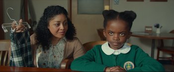 Movie still from “Fatherhood” (2021), directed by Paul Weitz – A woman and a girl sitting next to each other; Close Up shot, Over the shoulder angle