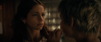 Movie still from “Fear Street: Part Two - 1978” (2021), directed by Leigh Janiak – A woman looking at a man with a knife in her mouth; Close Up shot, Over the shoulder angle