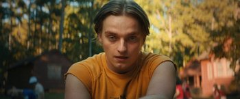 Movie still from “Fear Street: Part Two - 1978” (2021), directed by Leigh Janiak – A person with long brown hair; Close Up shot, Low angle