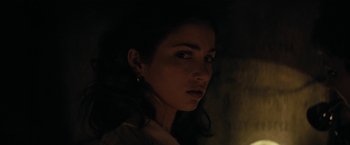 Movie still from “Fear Street: Part Two - 1978” (2021), directed by Leigh Janiak – A young woman is looking at the camera; Close Up shot, Low angle