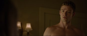 Movie still from “Friends with Benefits” (2011), directed by Will Gluck – A man with no shirt in front of a lamp; Close Up shot, Over the shoulder angle