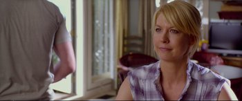 Movie still from “Friends with Benefits” (2011), directed by Will Gluck – A woman in a purple and white plaid shirt is smiling; Close Up shot, Over the shoulder angle