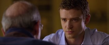Movie still from “Friends with Benefits” (2011), directed by Will Gluck – A person sitting in front of another person; Close Up shot, Over the shoulder angle