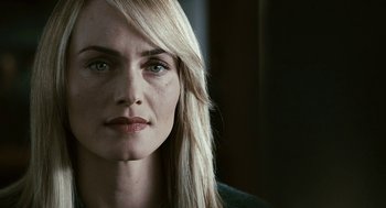 Movie still from “Gamer” (2009), directed by Mark Neveldine – A person with long blonde hair; Close Up shot, Over the shoulder angle