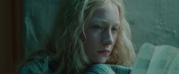 Movie still from “Hanna” (2011), directed by Joe Wright – A person with blonde hair; Close Up shot, Low angle