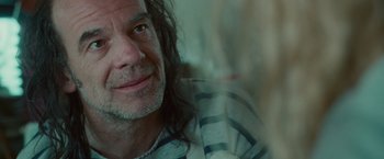 Movie still from “Hanna” (2011), directed by Joe Wright – A person with long hair; Close Up shot, Over the shoulder angle