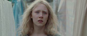 Movie still from “Hanna” (2011), directed by Joe Wright – A woman with long blonde hair stares into the camera; Close Up shot, Over the shoulder angle