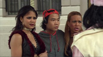 Movie still from “How High” (2001), directed by Jesse Dylan – A group of people standing next to each other on the street; Close Up shot, Over the shoulder angle