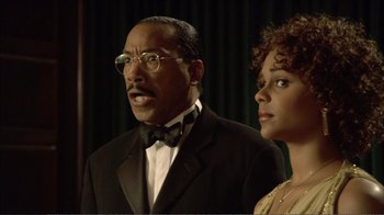 Movie still from “How High” (2001), directed by Jesse Dylan – A man and a woman standing next to each other; Close Up shot, Low angle