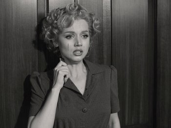 Movie still from “Blonde” (2022), directed by Andrew Dominik – A black and white photo of a woman crying; Close Up shot, Low angle