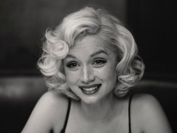 Movie still from “Blonde” (2022), directed by Andrew Dominik – A black - and - white photo of a woman with blonde curly hair; Close Up shot, High angle