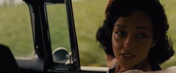 Movie still from “Loving” (2016), directed by Jeff Nichols – A woman sitting in the passenger seat of a car; Close Up shot, Over the shoulder angle
