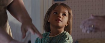 Movie still from “Loving” (2016), directed by Jeff Nichols – A little girl is looking up at something; Close Up shot, Over the shoulder angle