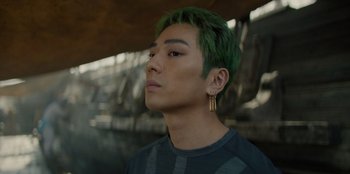 Movie still from “One Piece” (2023), directed by Marc Jobst – A young man with green hair is looking into the distance; Close Up shot, Low angle