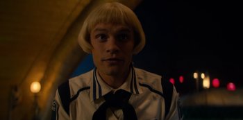 Movie still from “One Piece” (2023), directed by Marc Jobst – A man with blonde hair wearing a white shirt; Close Up shot, Low angle
