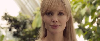 Movie still from “Salt” (2010), directed by Phillip Noyce – A woman with blonde hair and blue eyes; Close Up shot, Over the shoulder angle