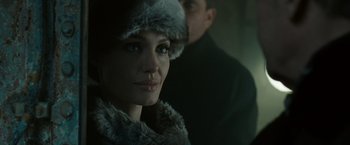 Movie still from “Salt” (2010), directed by Phillip Noyce – A person wearing a hat; Close Up shot, Over the shoulder angle