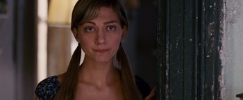Movie still from “Spider-Man 3” (2007), directed by Sam Raimi – A woman with long brown hair and blue eyes looking at the camera; Close Up shot, Over the shoulder angle