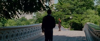 Movie still from “Spider-Man 3” (2007), directed by Sam Raimi – A man and a woman are standing on a bridge; Wide shot, Over the shoulder angle
