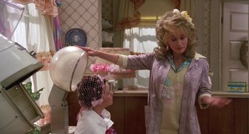 Movie still from “Steel Magnolias” (1989), directed by Herbert Ross – An older woman and a young girl in a kitchen; Medium shot, Over the shoulder angle