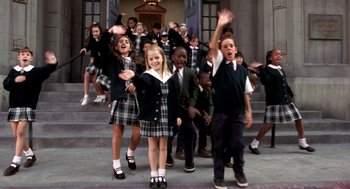 Movie still from “Stuart Little” (1999), directed by Rob Minkoff – A group of children standing on steps in front of a building; Wide shot, High angle