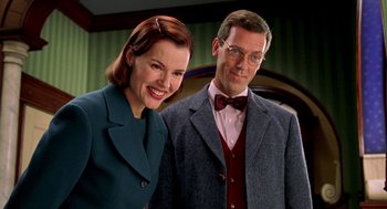 Movie still from “Stuart Little” (1999), directed by Rob Minkoff – A man and a woman standing next to each other; Medium shot, Low angle