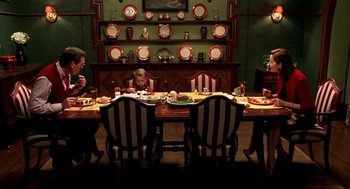 Movie still from “Stuart Little” (1999), directed by Rob Minkoff – A group of people sitting at a dinner table; Wide shot, High angle