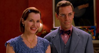 Movie still from “Stuart Little” (1999), directed by Rob Minkoff – A man and a woman standing next to each other; Close Up shot, Over the shoulder angle