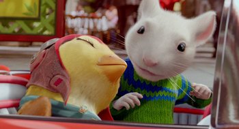 Movie still from “Stuart Little 2” (2002), directed by Rob Minkoff – Two stuffed animals one of which has a bird on its head and the other is a mouse; Close Up shot, Over the shoulder angle