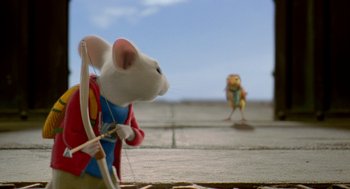 Movie still from “Stuart Little 2” (2002), directed by Rob Minkoff – A stuffed mouse holding a bow and arrow in front of a bird; Extreme Close Up shot, Over the shoulder angle