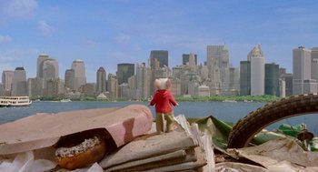 Movie still from “Stuart Little 2” (2002), directed by Rob Minkoff – An animal that is standing on the beach; Extreme Wide shot, Over the shoulder angle
