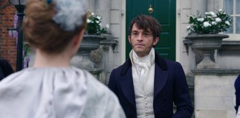 Movie still from “Bridgerton” (2020), created by Chris Van Dusen – A man in a suit and a woman in a white dress stand in front of a green door; Close Up shot, Over the shoulder angle