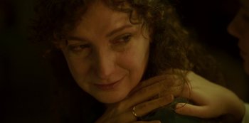Movie still from “The Girl in the Mirror” (2022), created by Sergio G. Sánchez – A woman with curly hair; Close Up shot, Over the shoulder angle