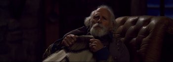Movie still from “The Hateful Eight” (2015), directed by Quentin Tarantino – An old man with a beard is holding a blanket; Close Up shot, Over the shoulder angle