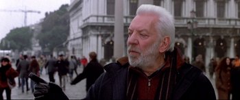 Movie still from “The Italian Job” (2003), directed by F. Gary Gray – An older man with white hair is walking down the street; Close Up shot, Low angle