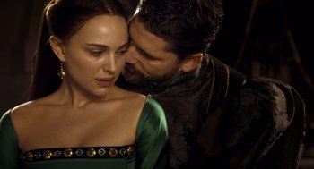 Movie still from “The Other Boleyn Girl” (2008), directed by Justin Chadwick – A man and a woman are kissing in a dark room; Close Up shot, Over the shoulder angle