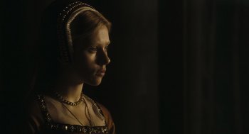 Movie still from “The Other Boleyn Girl” (2008), directed by Justin Chadwick – A young woman in a medieval dress looking to her left; Close Up shot, Over the shoulder angle