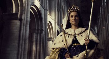 Movie still from “The Other Boleyn Girl” (2008), directed by Justin Chadwick – A woman dressed as a queen in a castle; Medium shot, Low angle