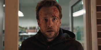 Movie still from “The Ritual” (2017), directed by David Bruckner – A person with blood on his face; Close Up shot, Over the shoulder angle